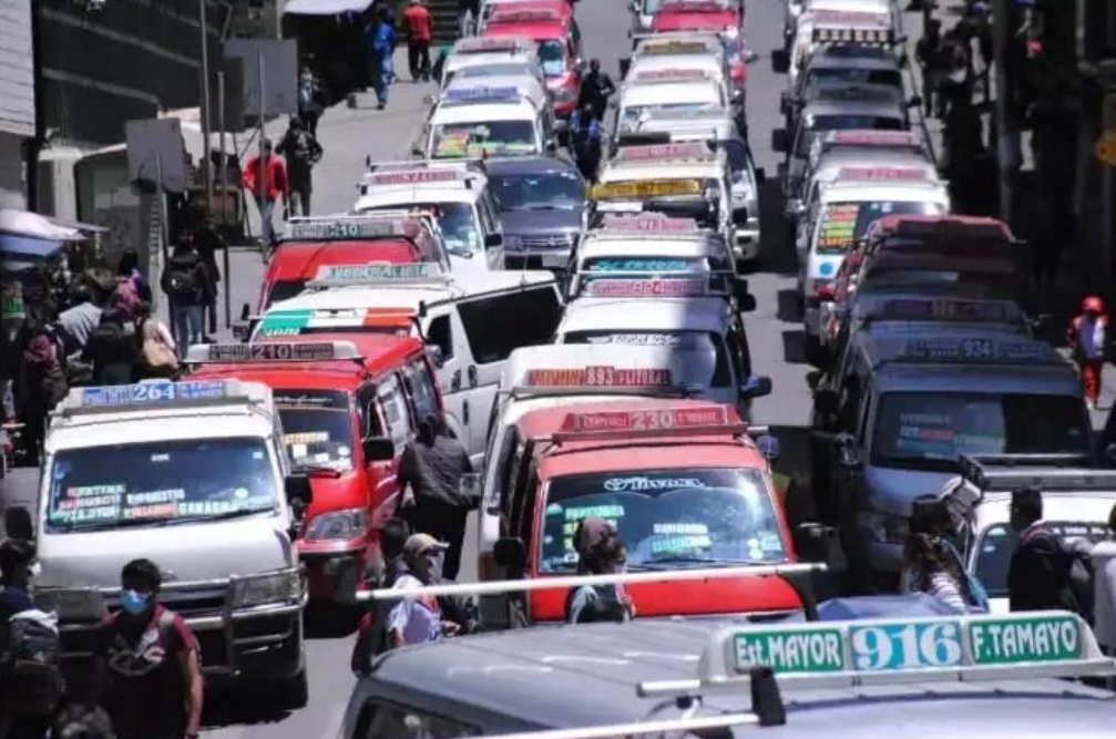 Crisis de Transporte en Bolivia: Entre la Eficiencia Técnica y el Derecho a la Movilidad